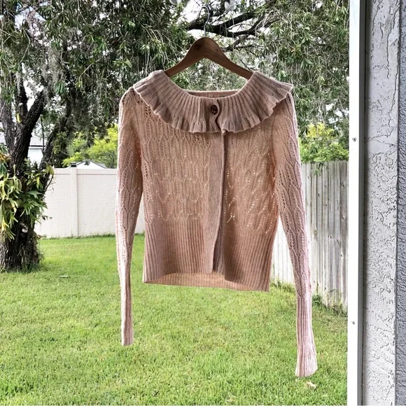 Anthropologie Moth Women’s S, Ruffled Collar, Tan Crochet Cardigan Sweater, Wool - Picture 10 of 13